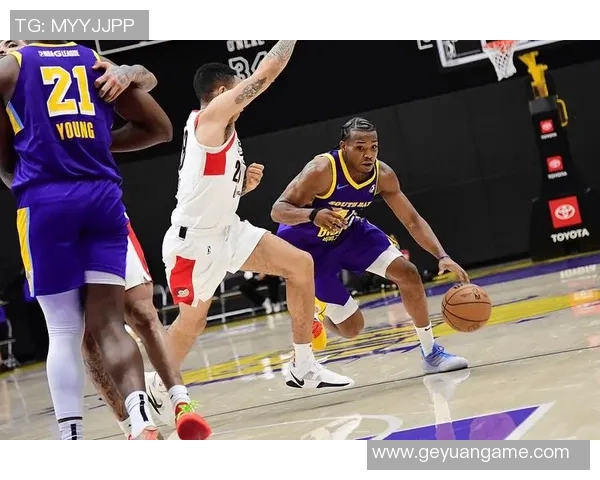 NBA G联赛：加勒特26分蜂群主场击退戈戈 西姆斯25分霍尔20+16罗德曼5记三分